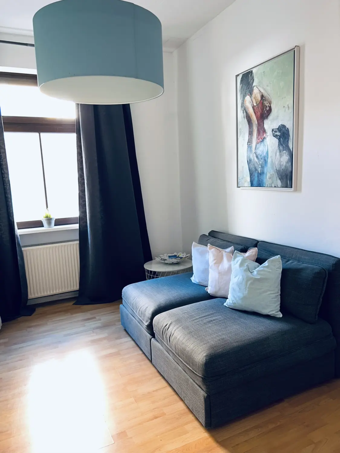 Ferienwohnung Schütz - Wohnzimmer mit Sofas und weiteren Accessoires