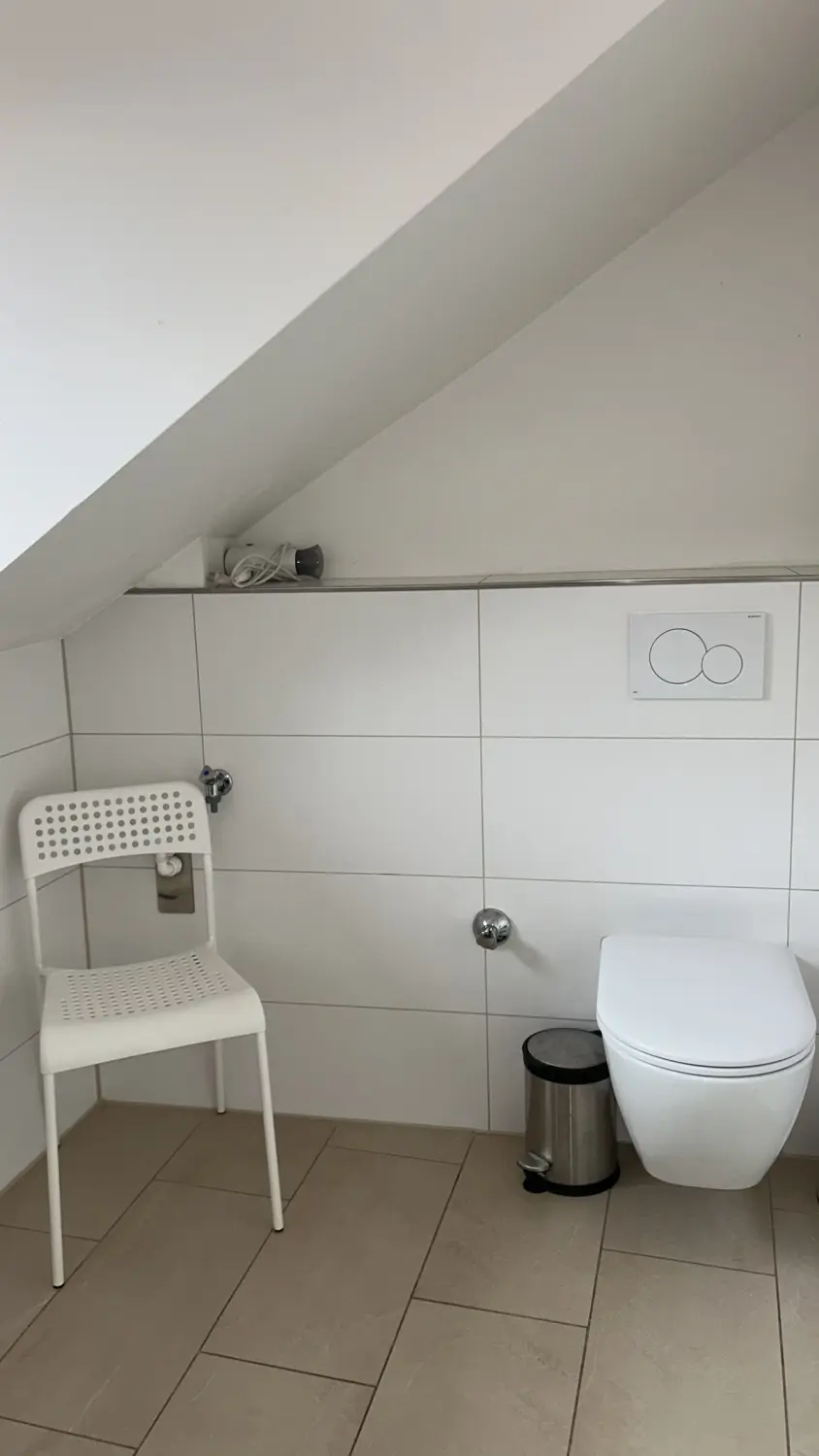 Ferienwohnung Schütz - Möbliertes Badezimmer mit sämtlichen Badezimmer-Accessoires