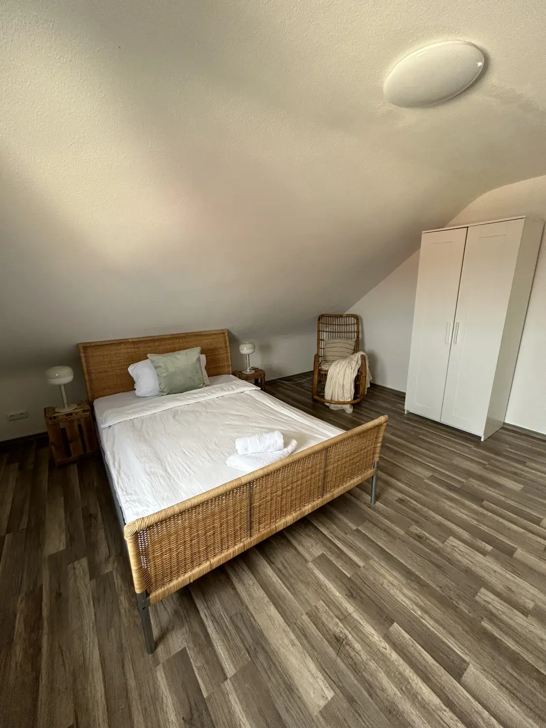 Ferienwohnung Schütz - Schlafzimmer mit Bett 