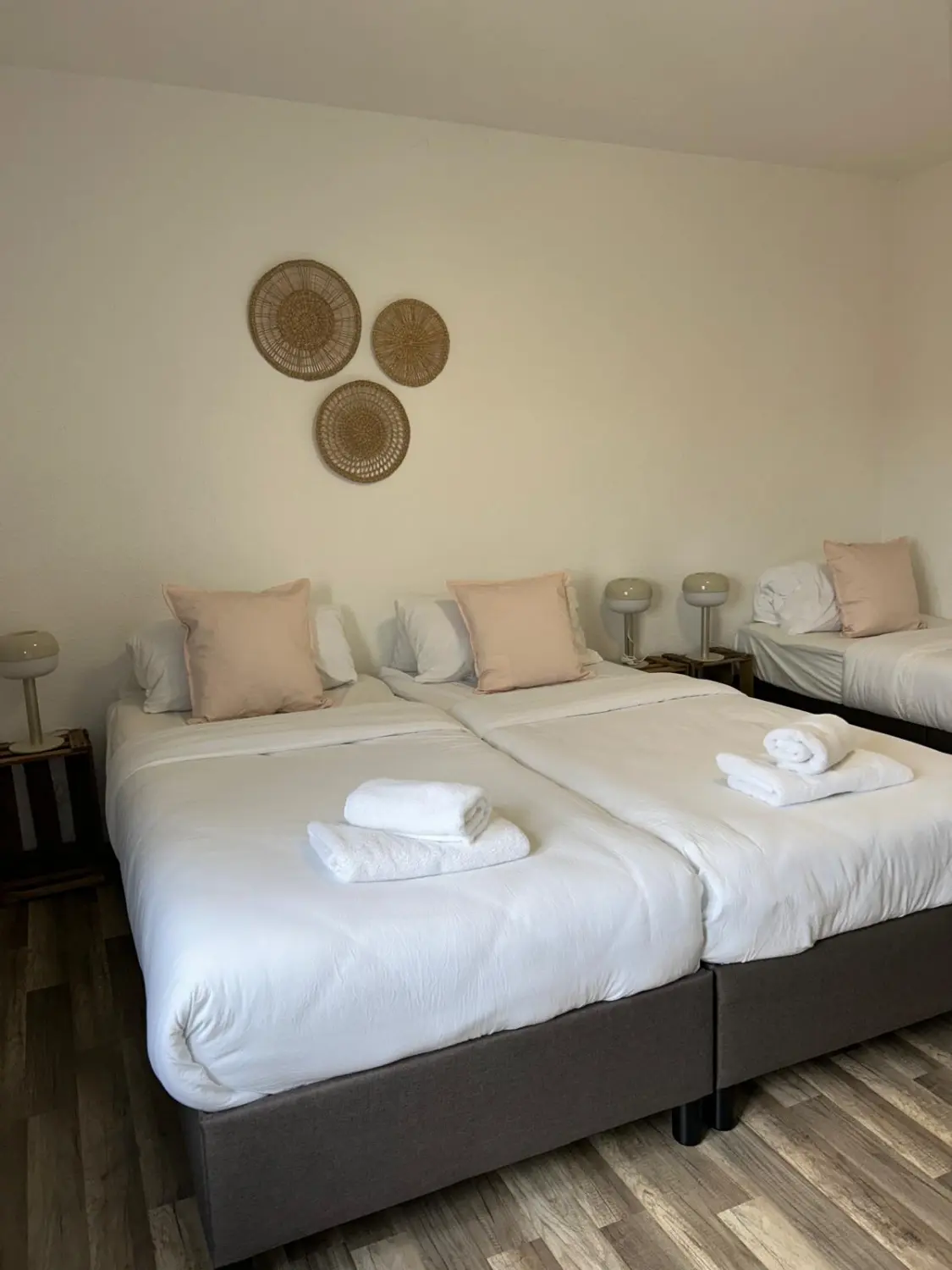 Ferienwohnung Schütz - Schlafzimmer mit sauberen Betten / Bedrooms with clean beds