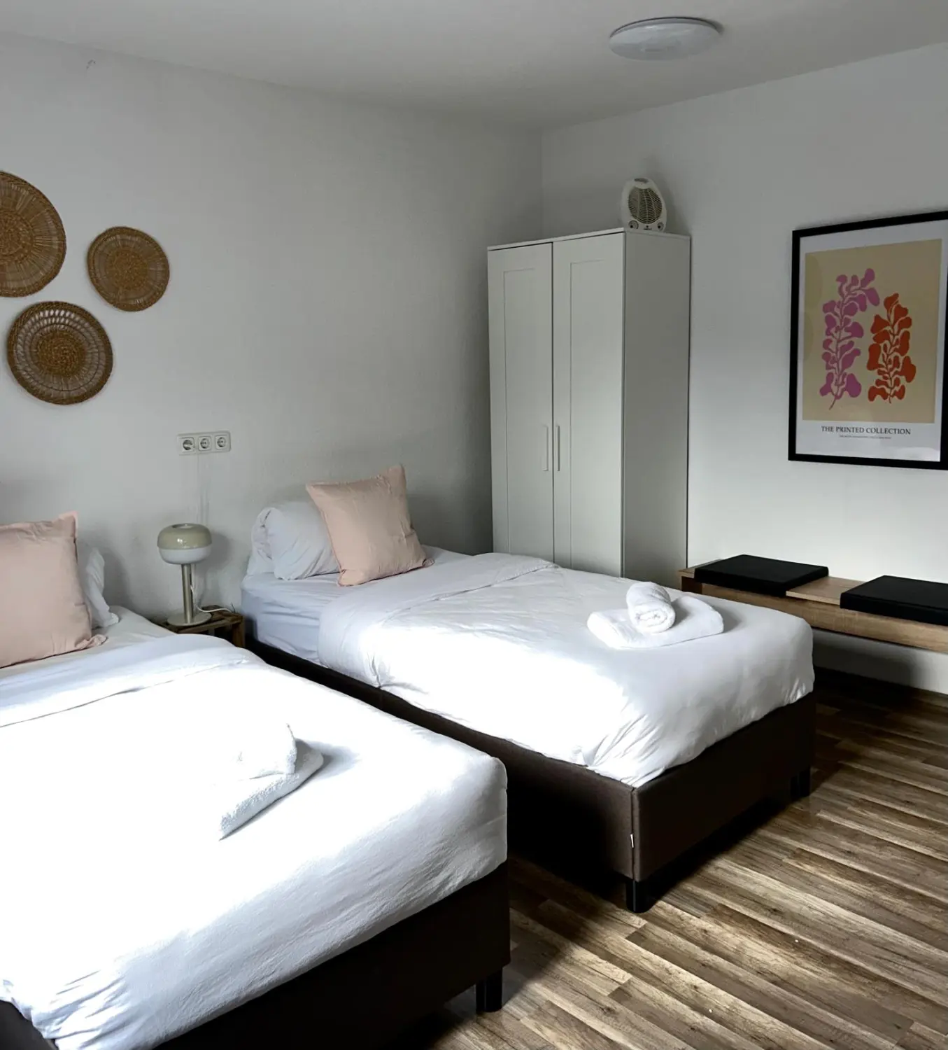 Ferienwohnung Schütz - Schlafzimmer mit zwei Einzelbetten / Bedroom with two single beds