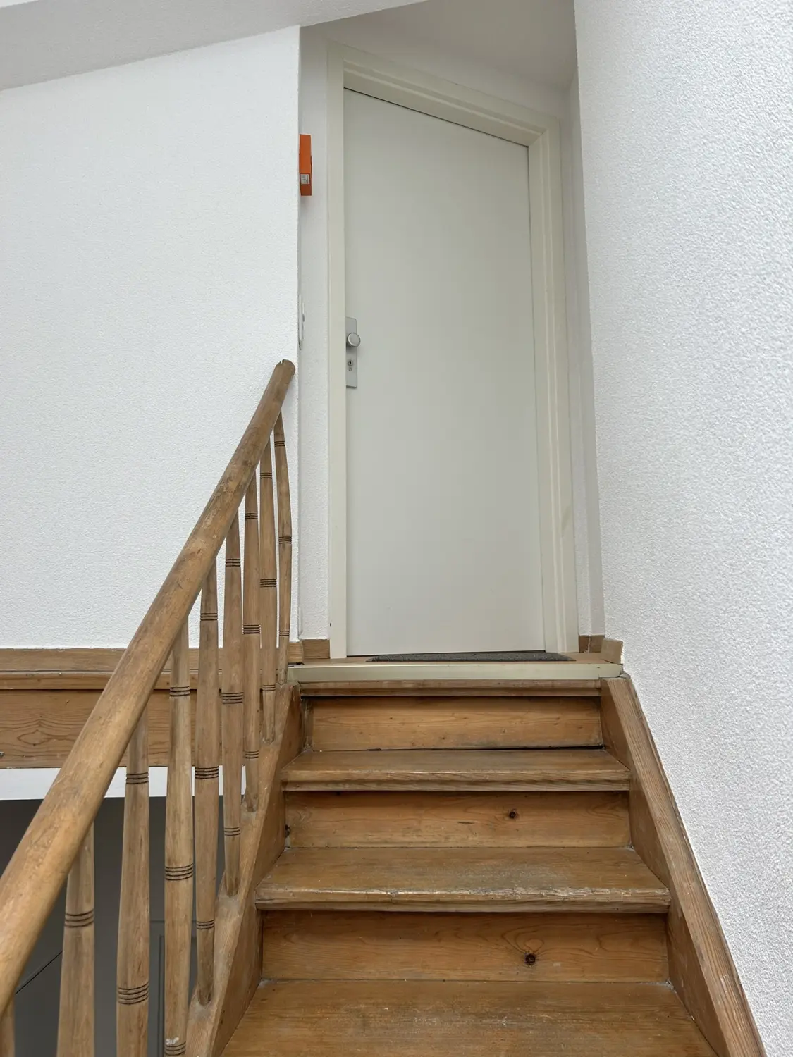 Ferienwohnung Schütz -  Holztreppe in der Wohnung